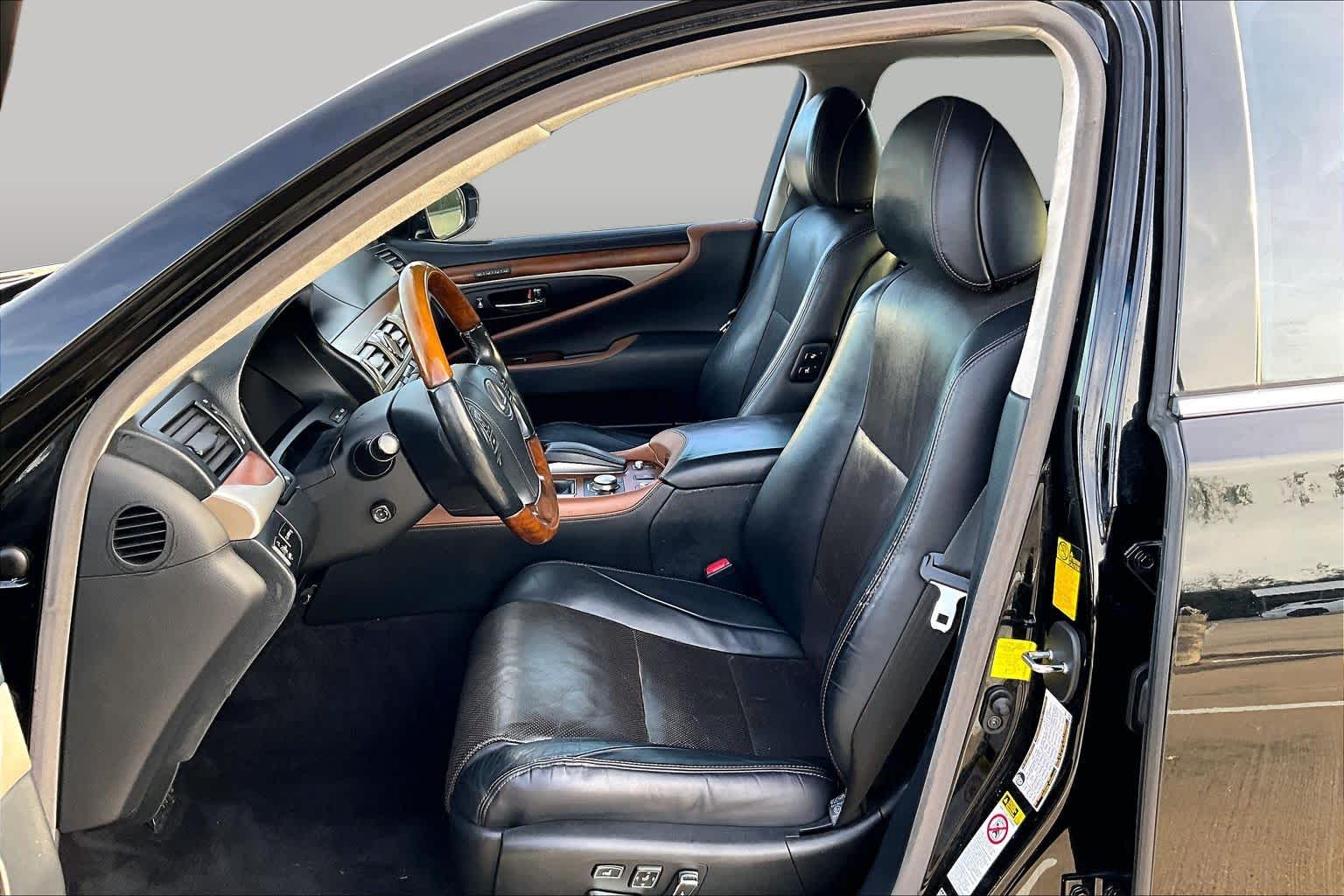 2013 Lexus LS 460 photo 7 of 35