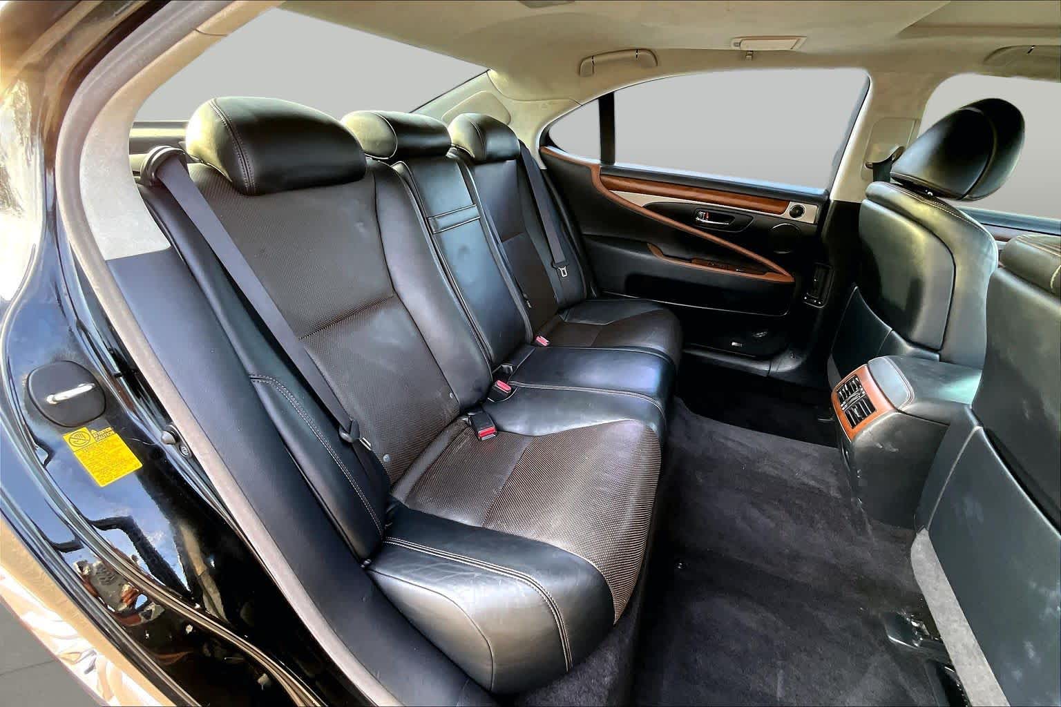 2013 Lexus LS 460 photo 19 of 35