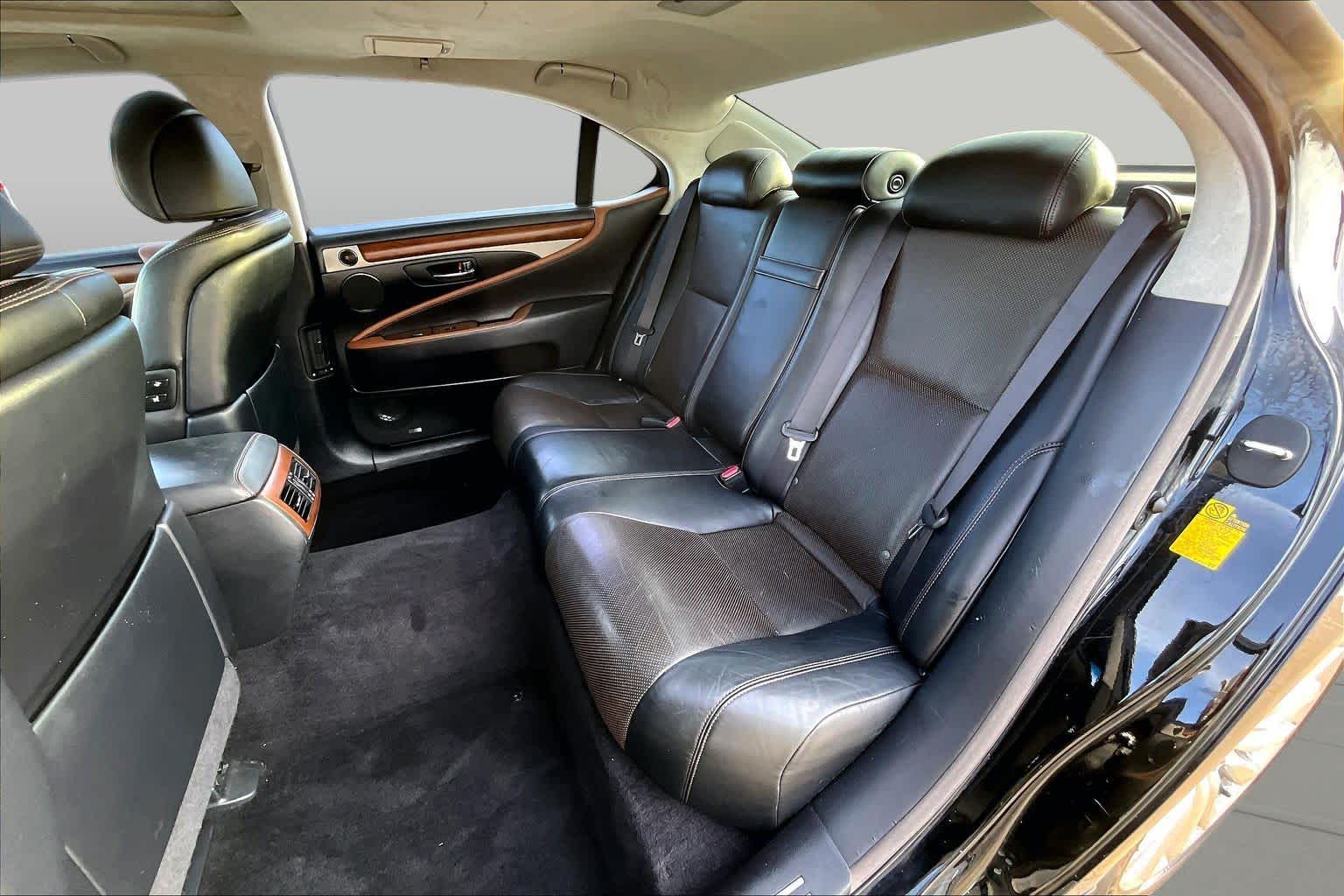 2013 Lexus LS 460 photo 20 of 35