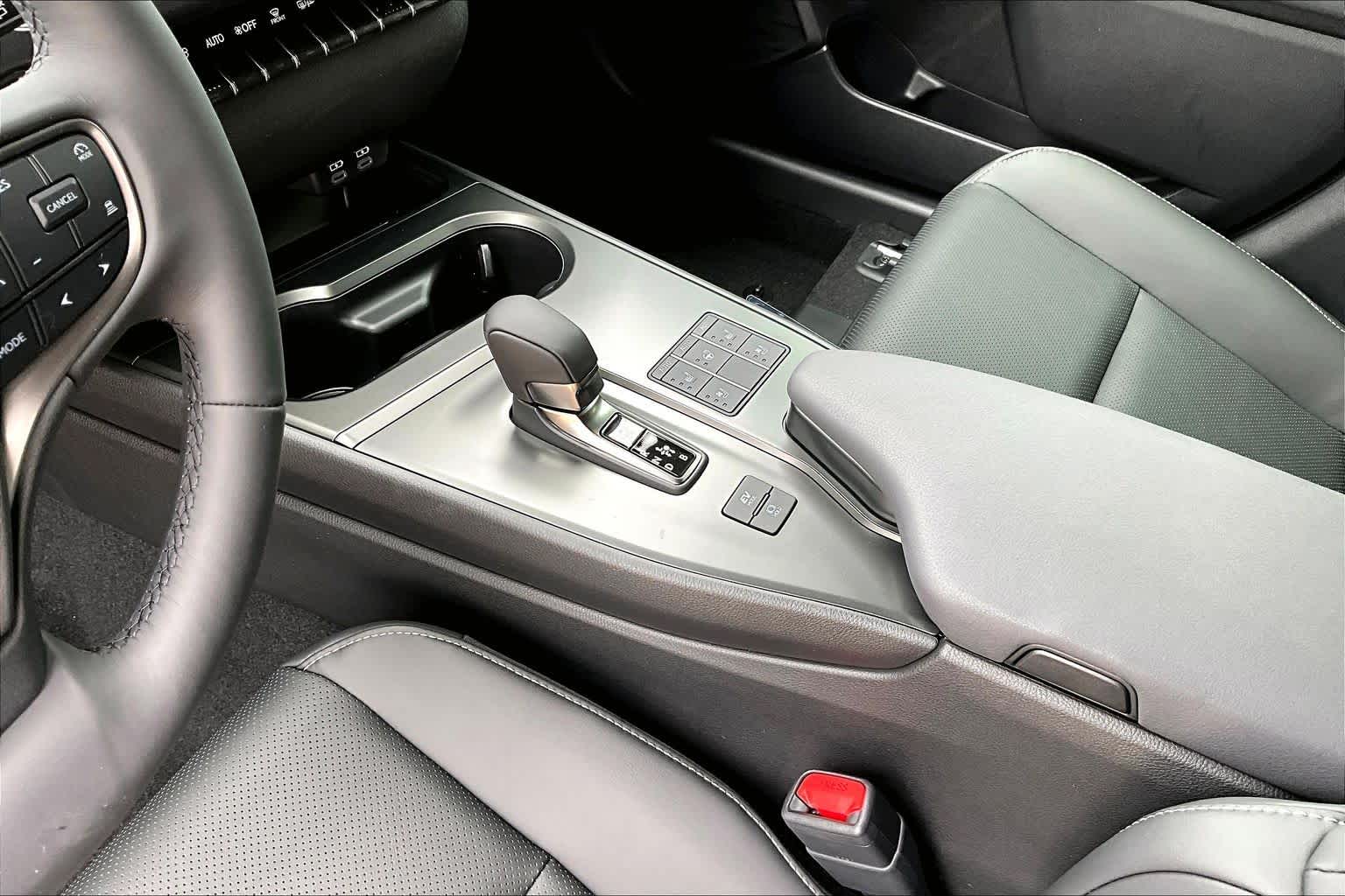 2026 Lexus UX 300h Premium - 6