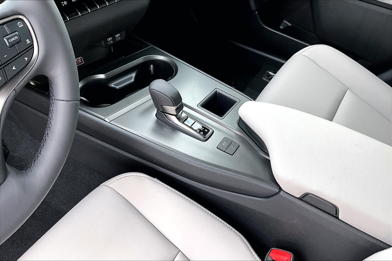 2026 Lexus UX 300h - 6