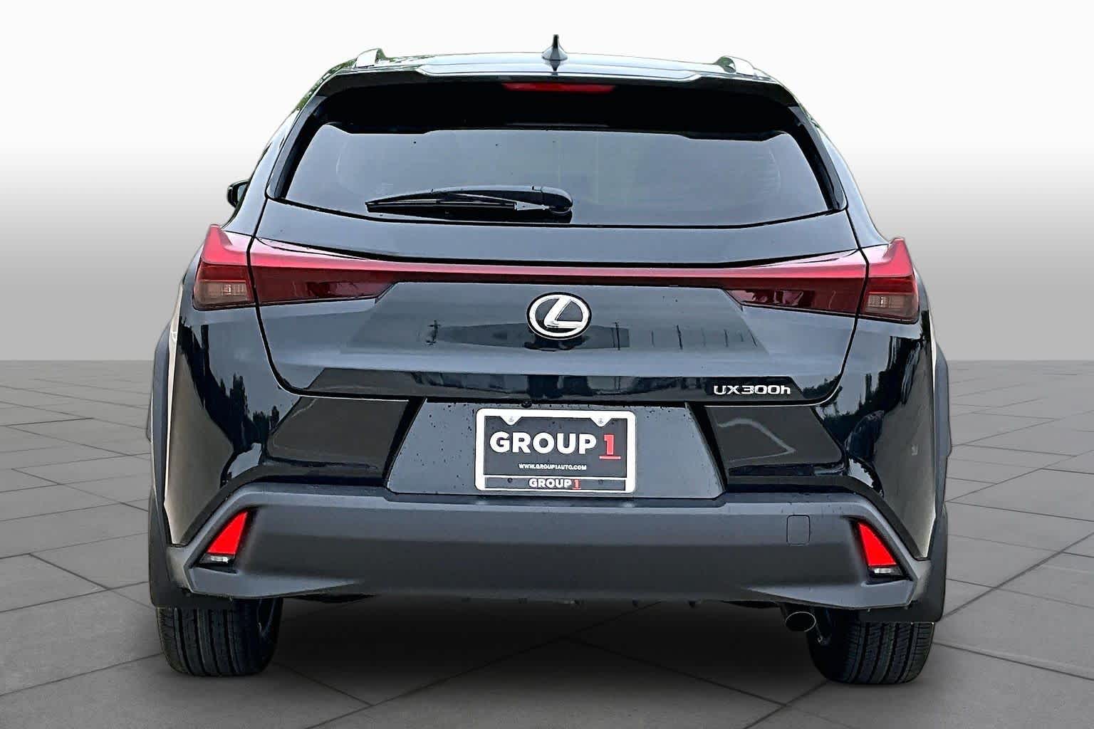 2026 Lexus UX 300h - 3