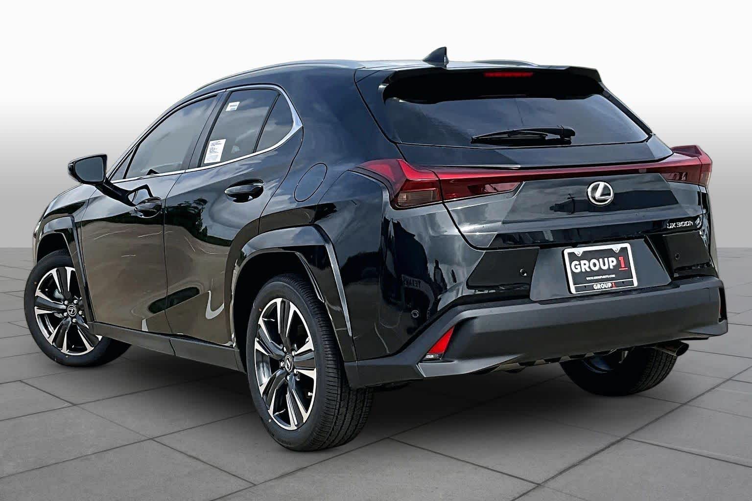 2026 Lexus UX 300h Premium - 11