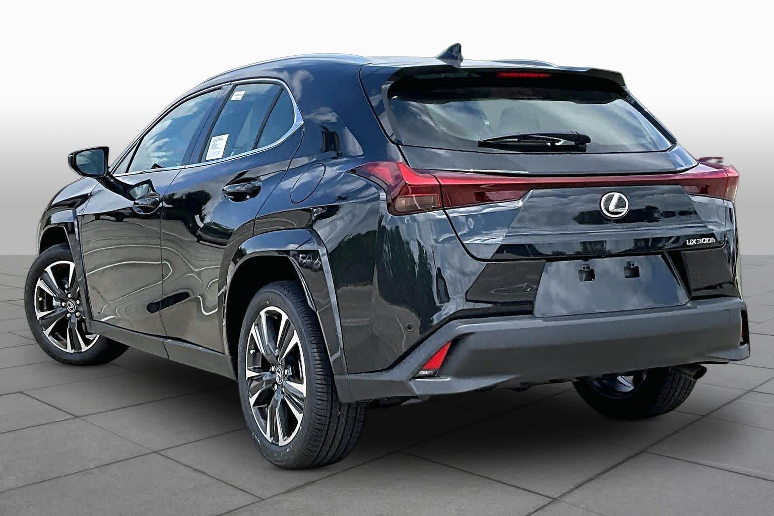 2026 Lexus UX 300h Premium - 11