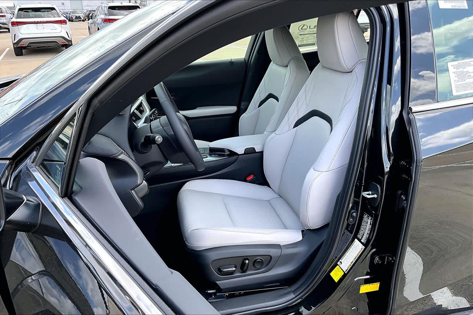 2026 Lexus UX 300h Premium - 8