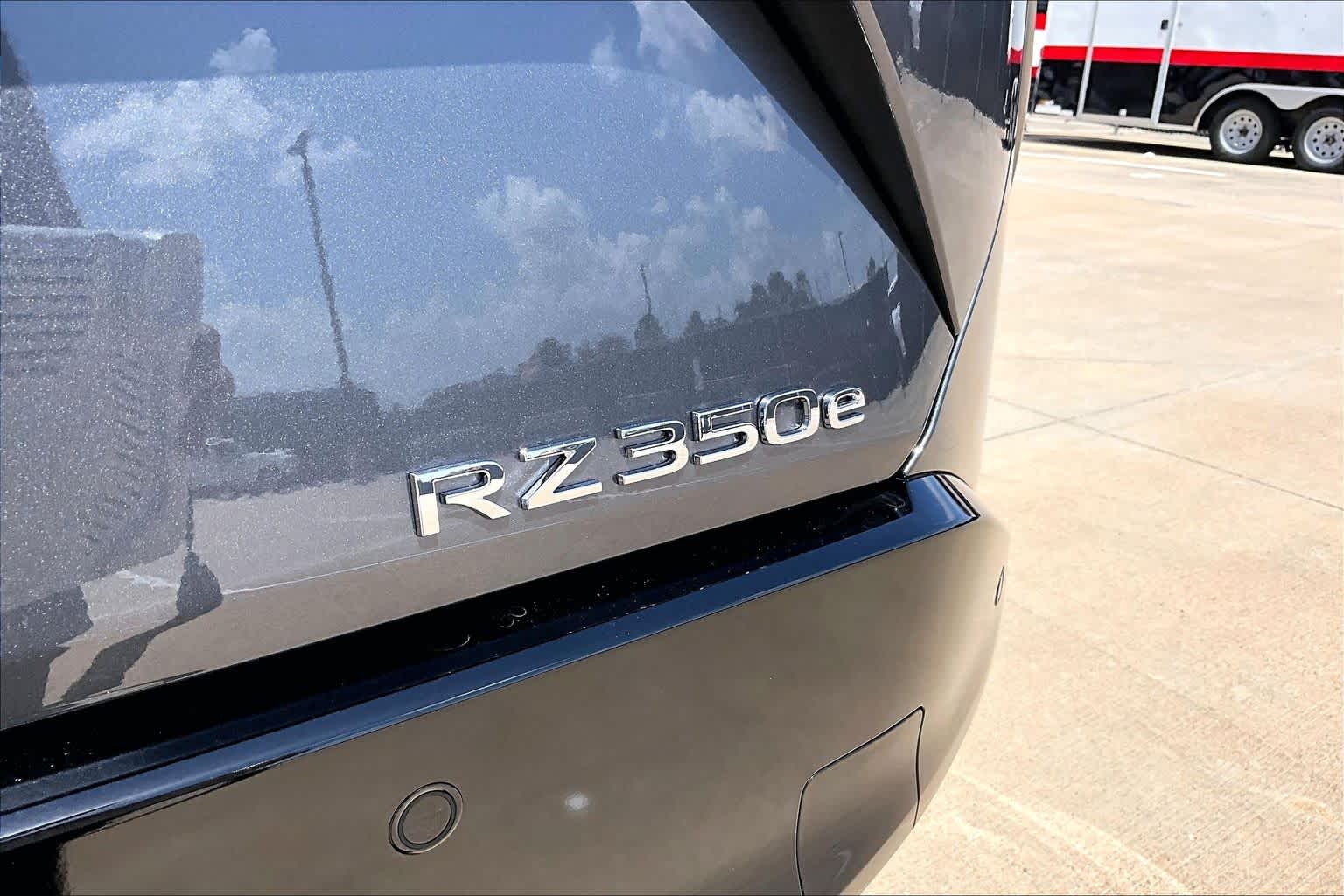 2026 Lexus RZ 350e Premium - 8