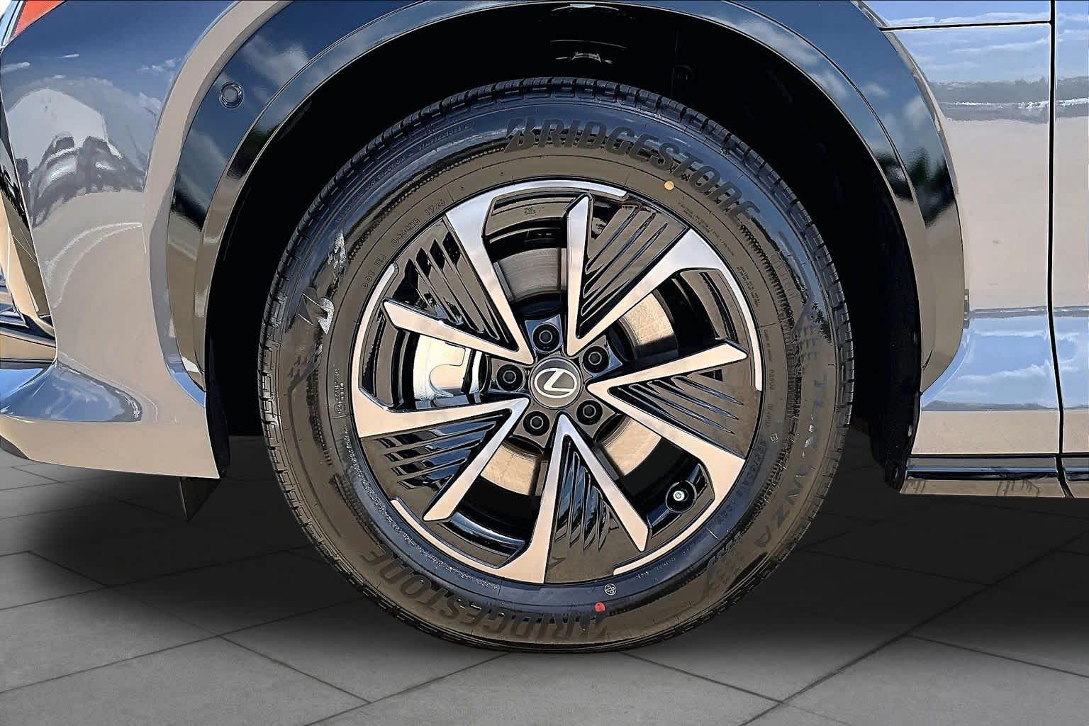 2026 Lexus RZ 350e Premium - 9