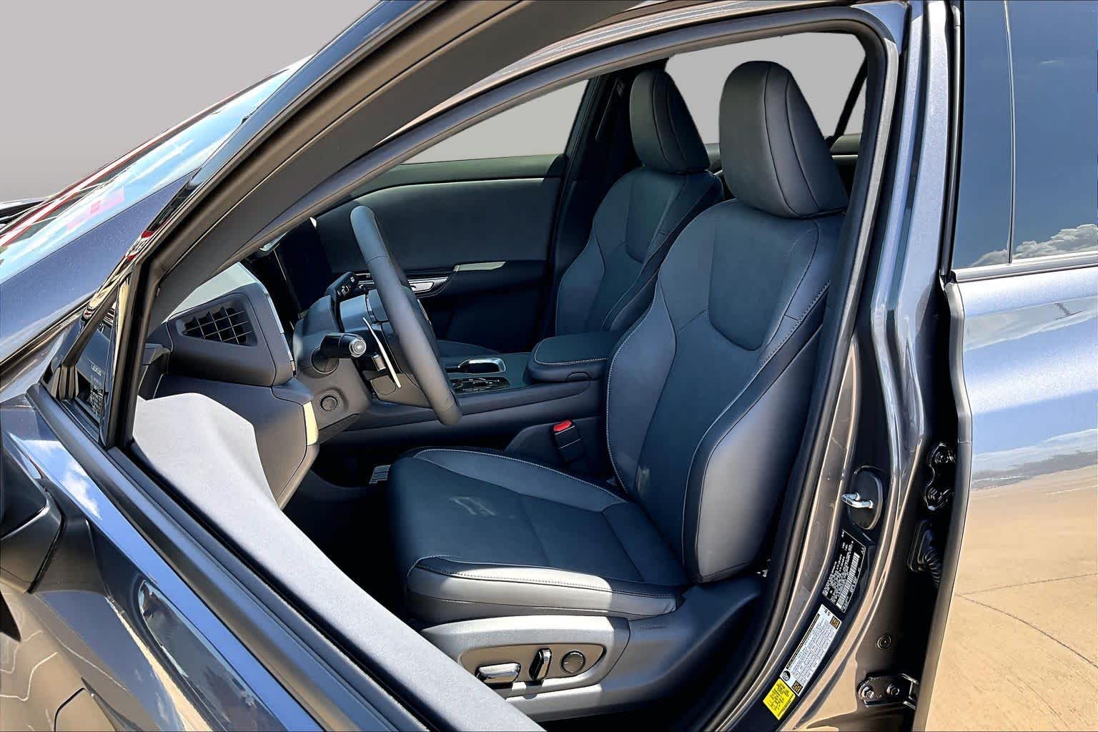2026 Lexus RZ 350e Premium - 6