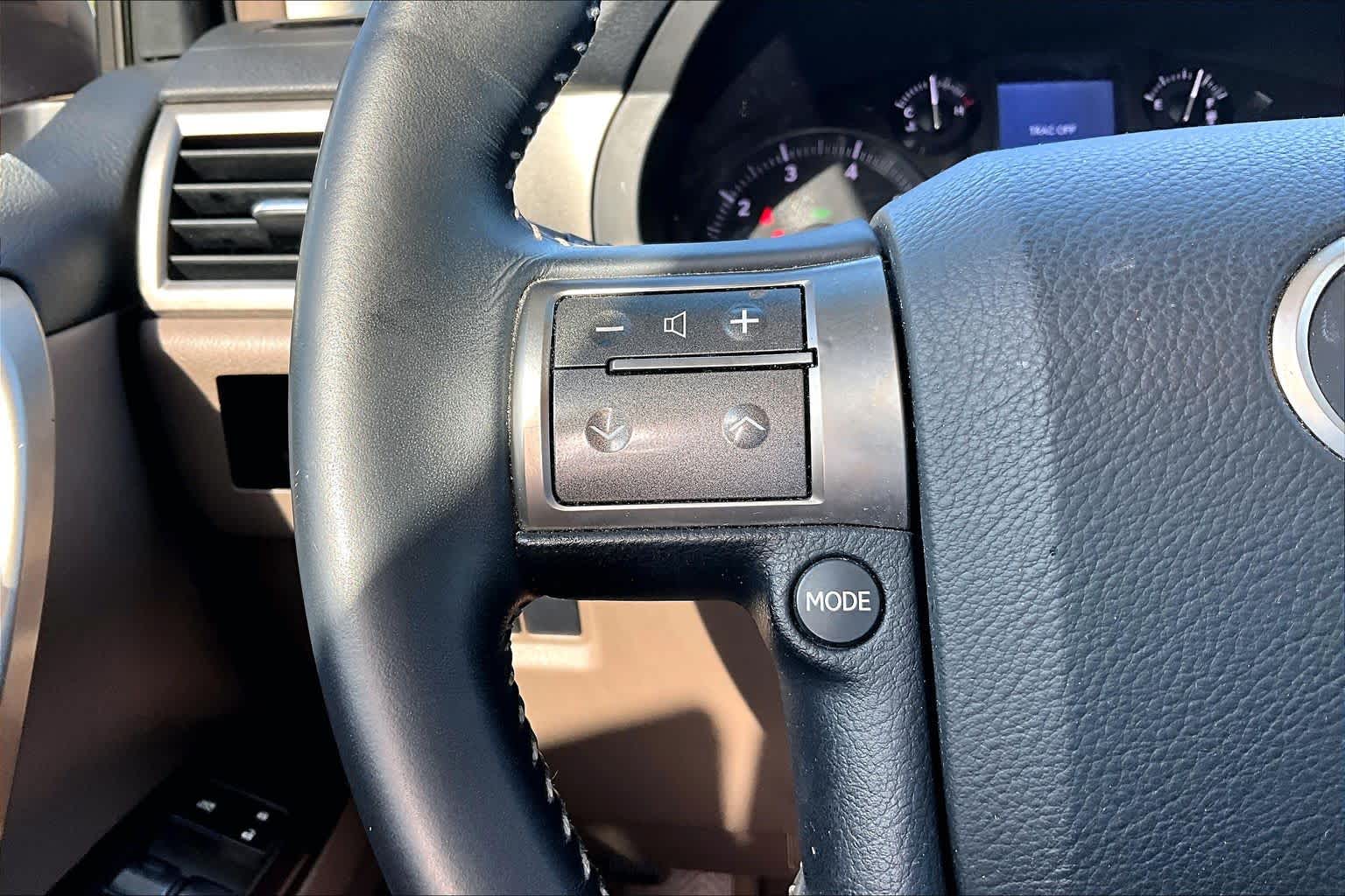 2015 Lexus GX 460 photo 23 of 34