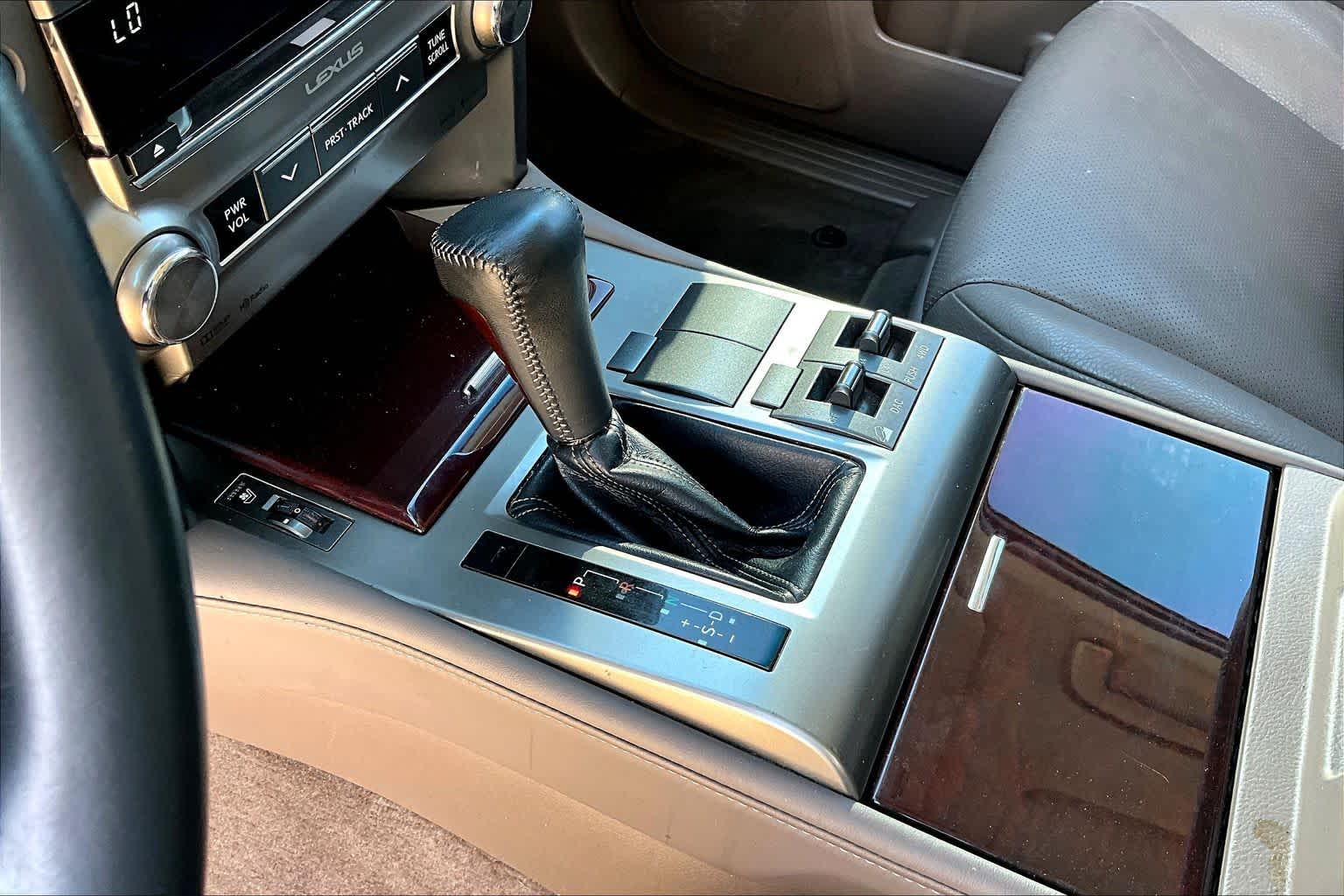 2015 Lexus GX 460 photo 16 of 34