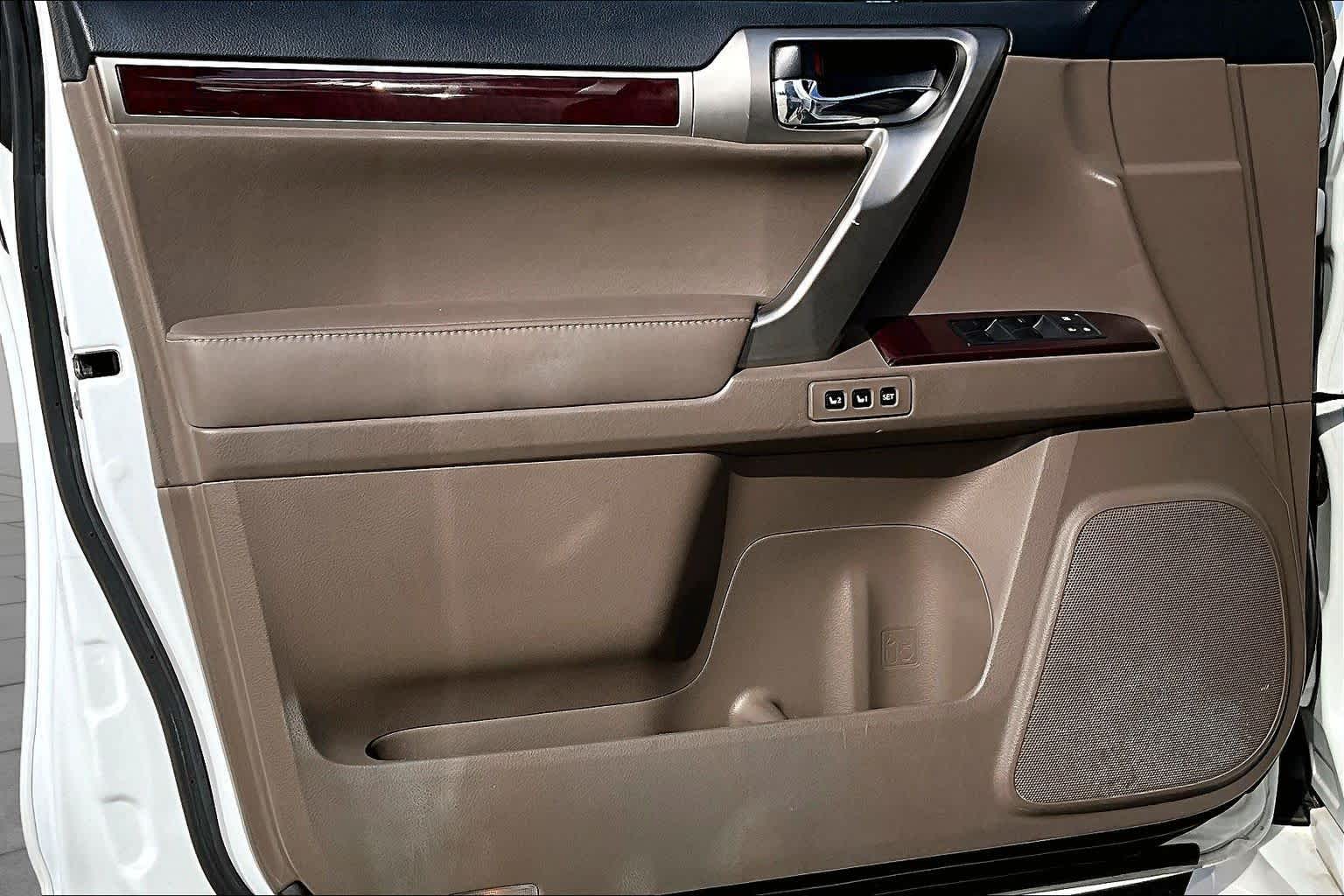 2015 Lexus GX 460 photo 21 of 34