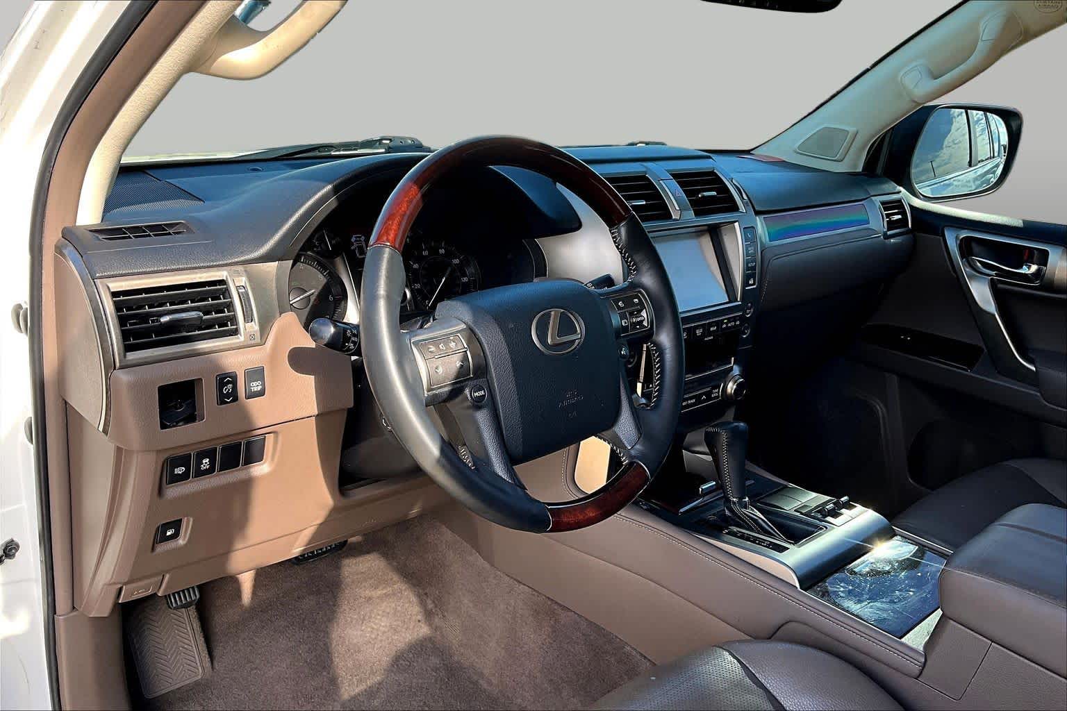 2015 Lexus GX 460 photo 17 of 34