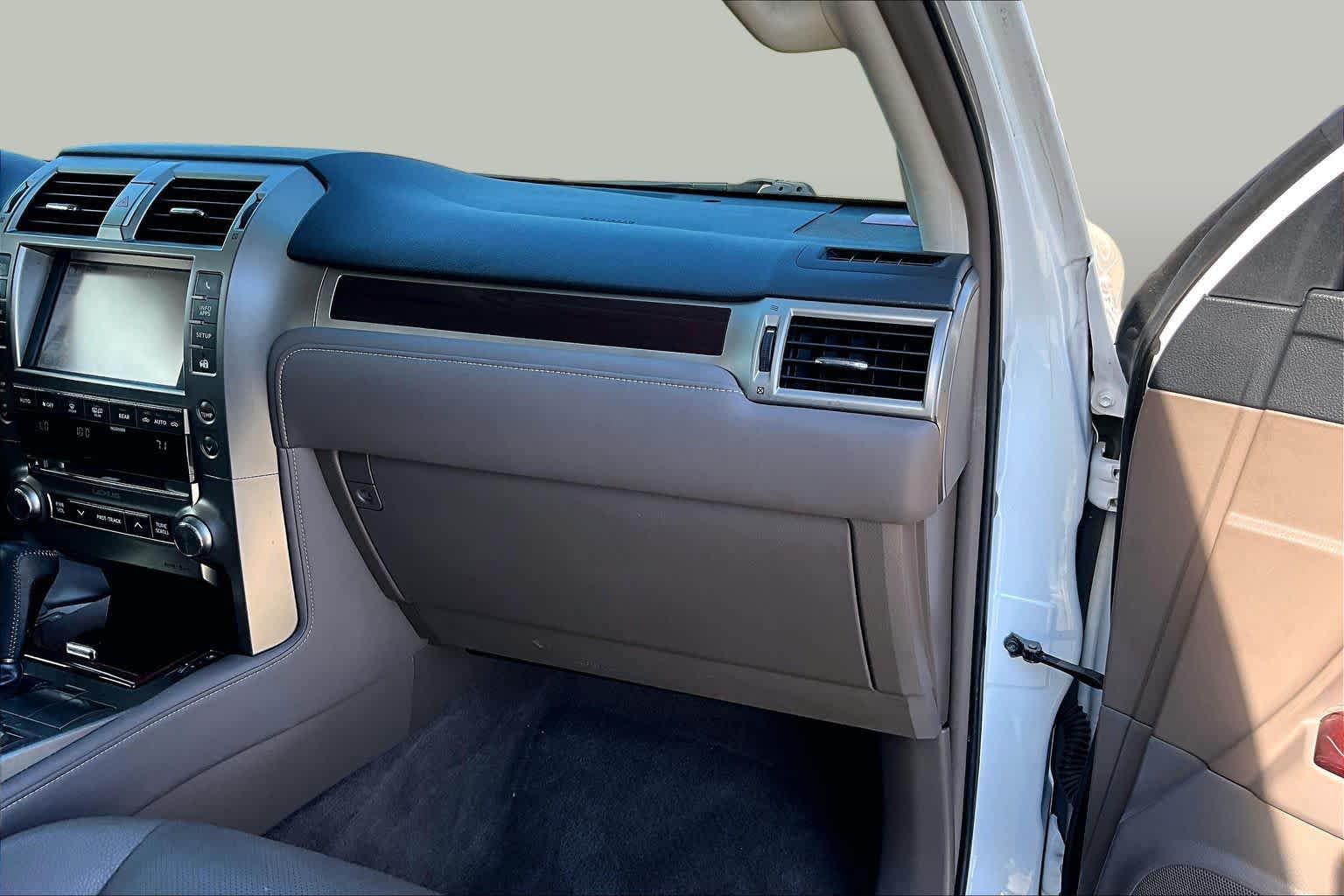 2015 Lexus GX 460 photo 18 of 34