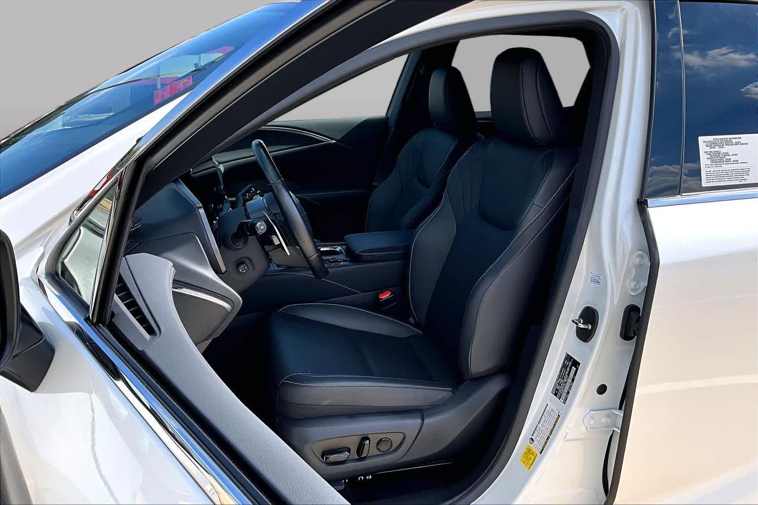 2025 Lexus RX 350 photo 8 of 37