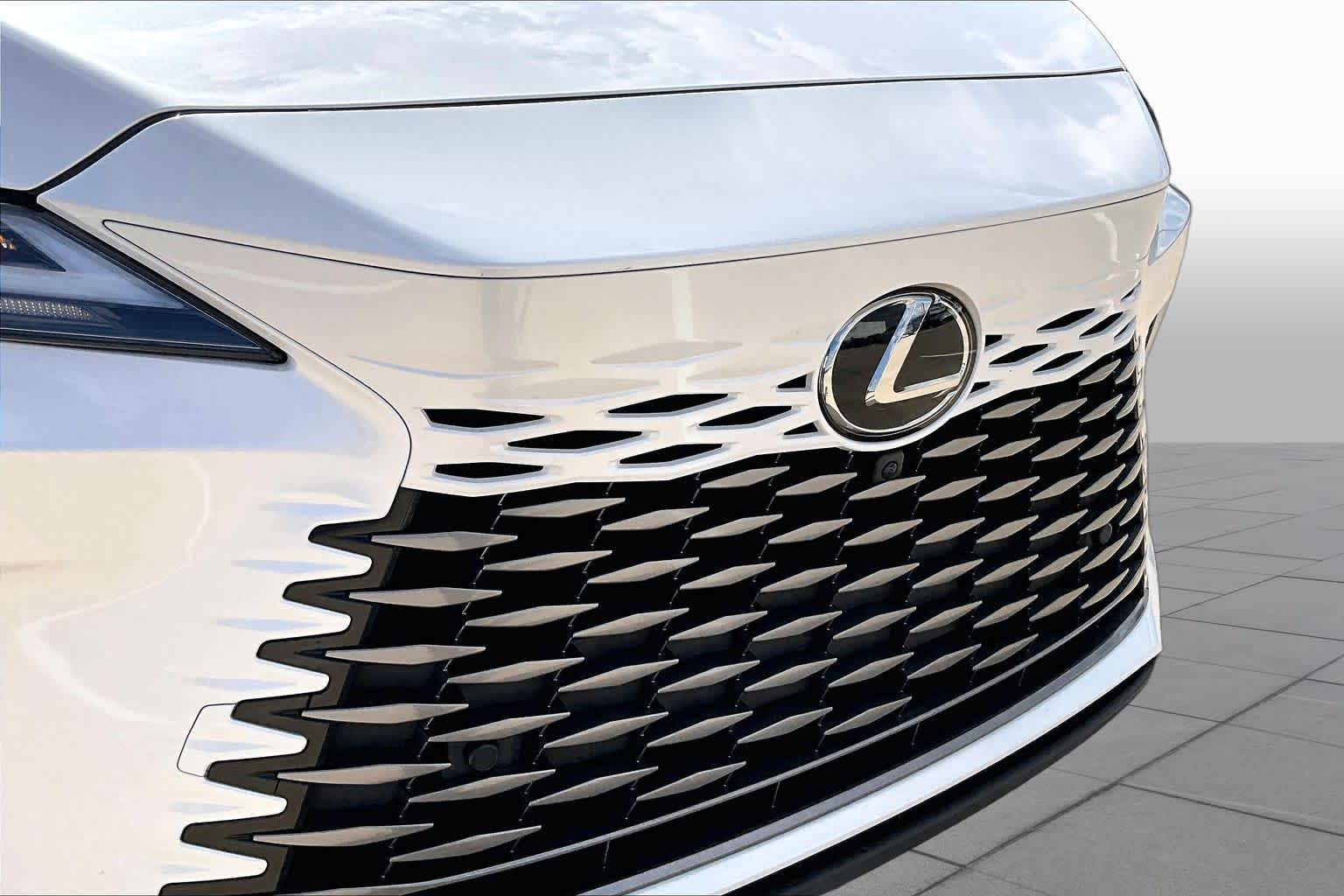 2025 Lexus RX 350 photo 30 of 37