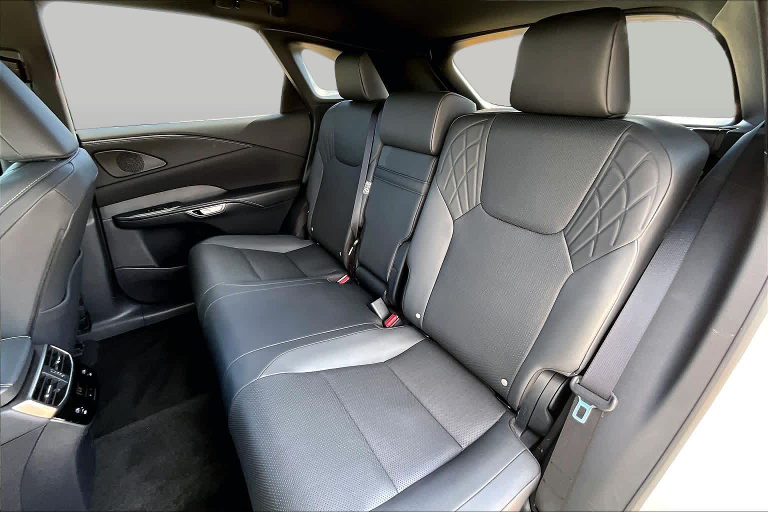 2025 Lexus RX 350 photo 21 of 37