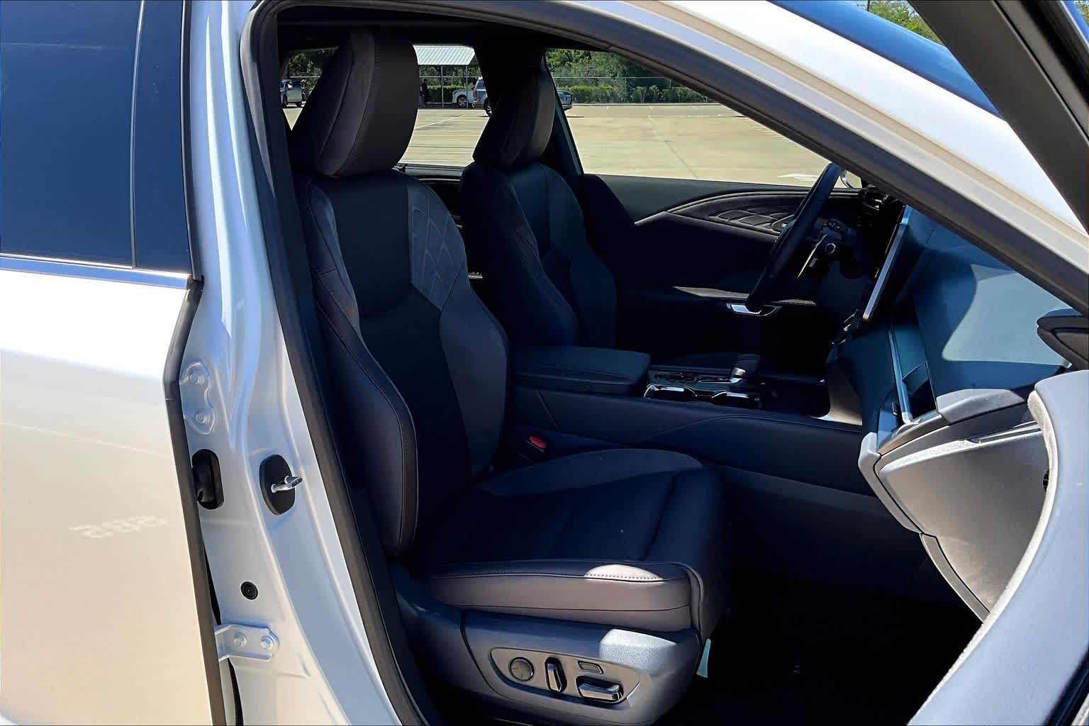 2026 Lexus RX 450h+ Luxury - 8