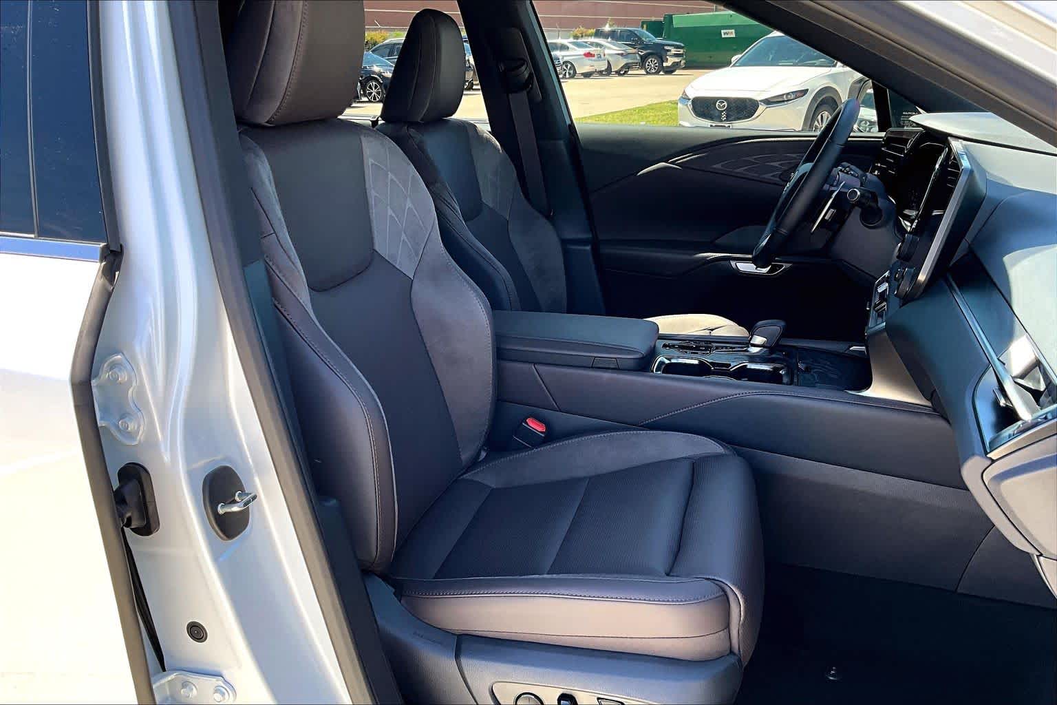 2026 Lexus RX 450h+ Luxury - 8