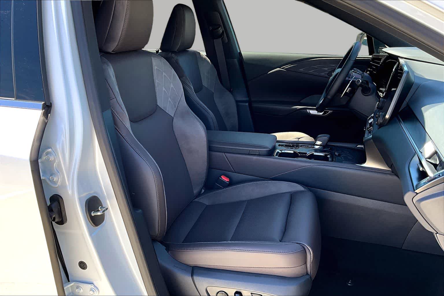 2026 Lexus RX 450h+ Luxury - 8