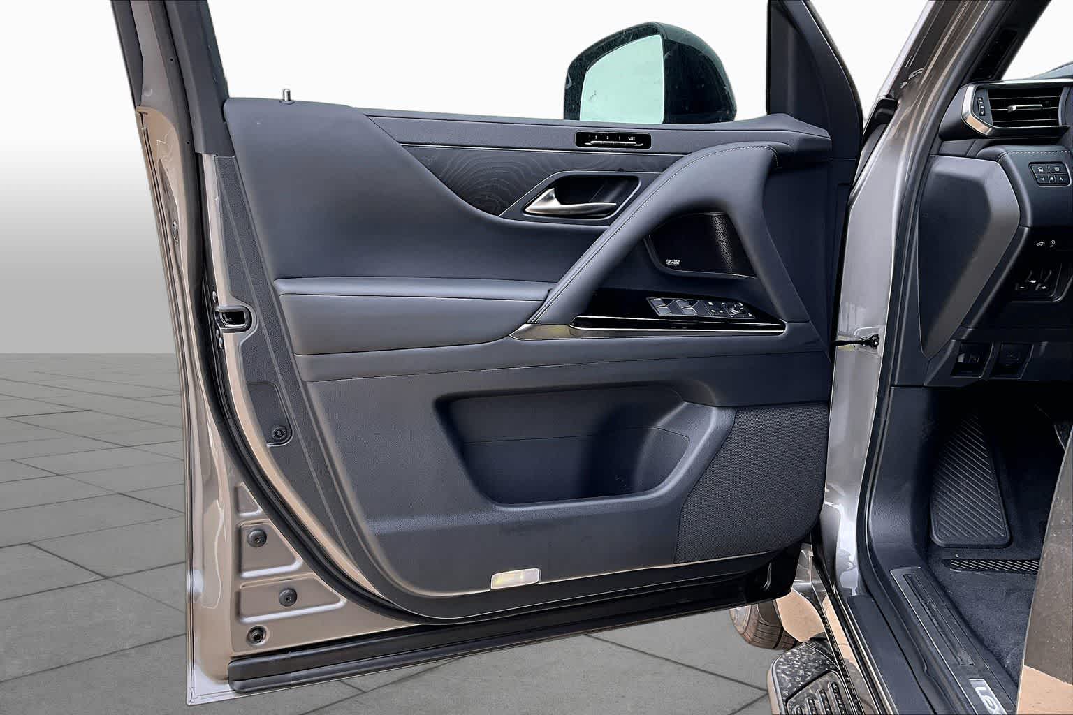 2026 Lexus LX 600 Luxury - 9