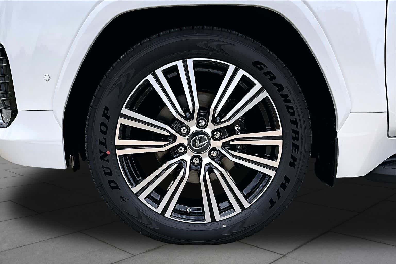 2026 Lexus LX 700h Luxury - 10