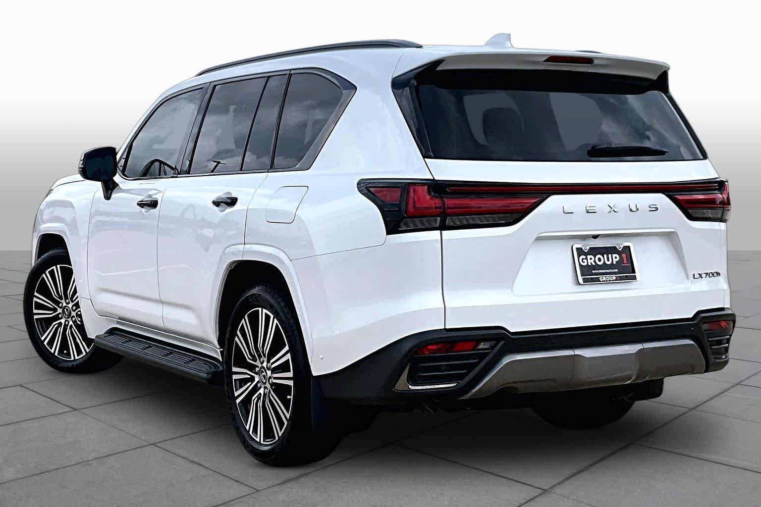 2025 Lexus LX 700h Luxury - 11