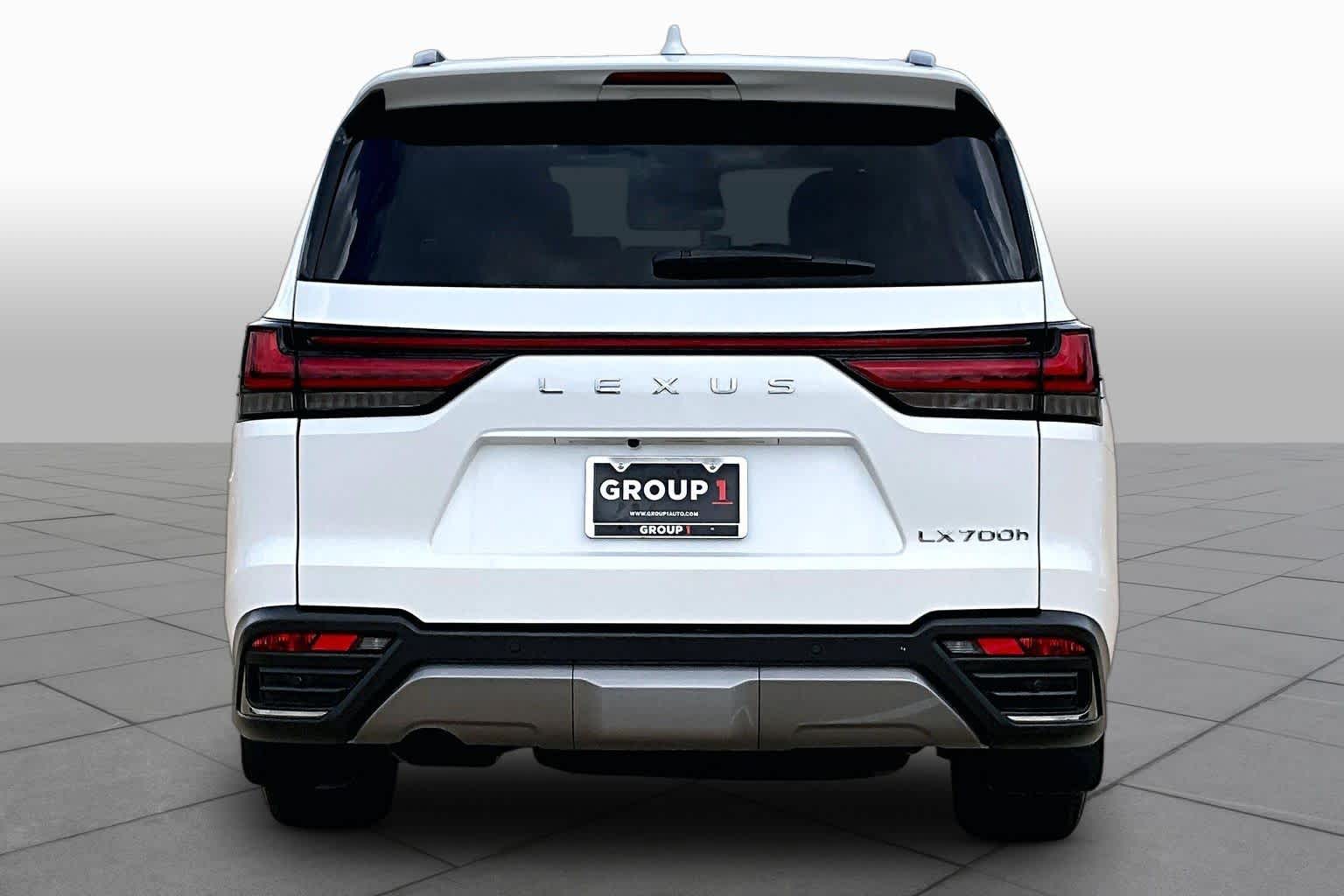 2025 Lexus LX 700h Luxury - 4