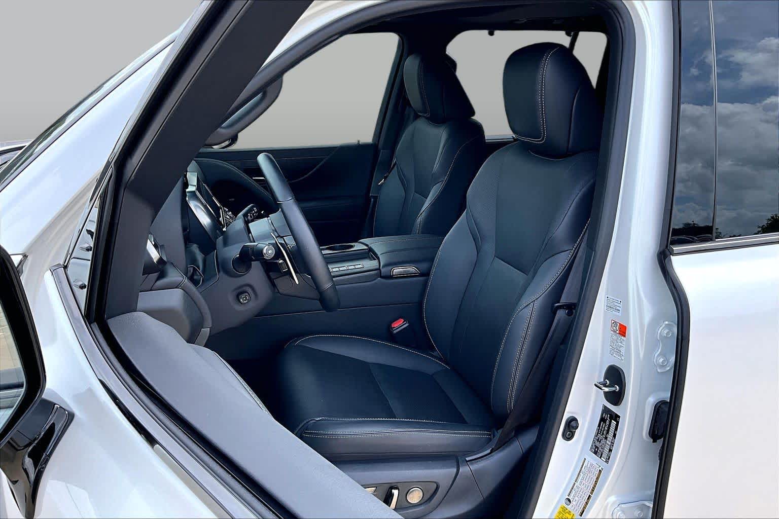 2025 Lexus LX 700h Luxury - 7