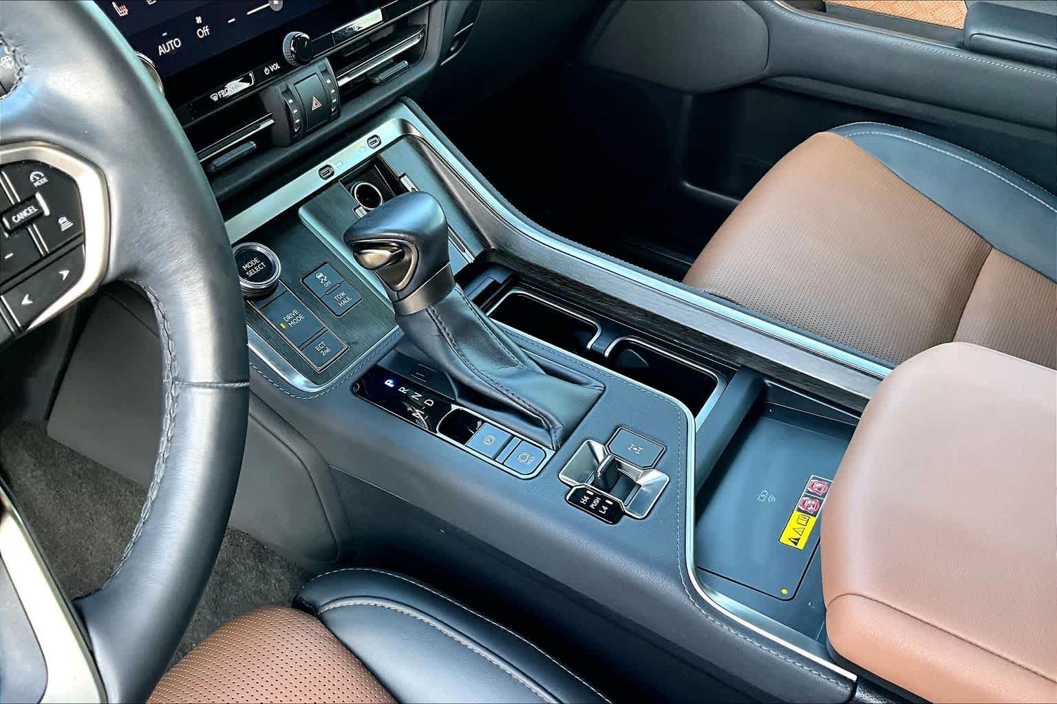 2024 Lexus GX 550 photo 17 of 37
