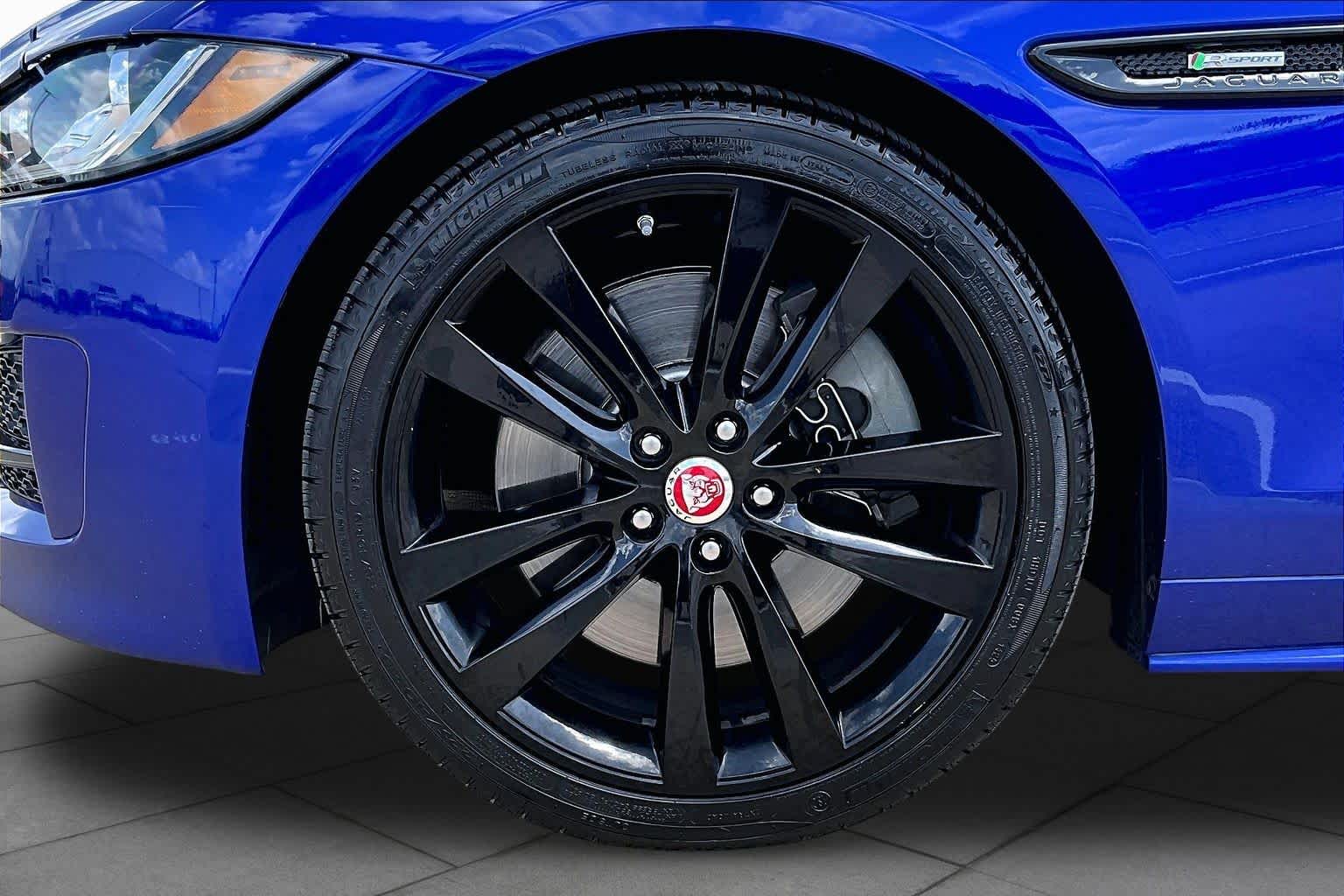 2017 Jaguar XE 35t R-Sport - 10