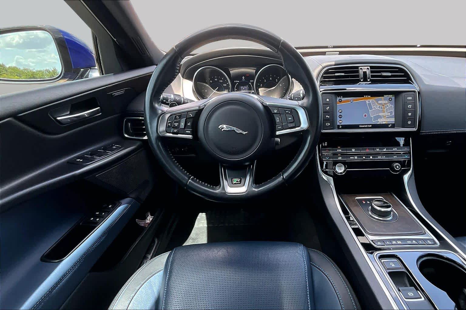 2017 Jaguar XE 35t R-Sport - 5