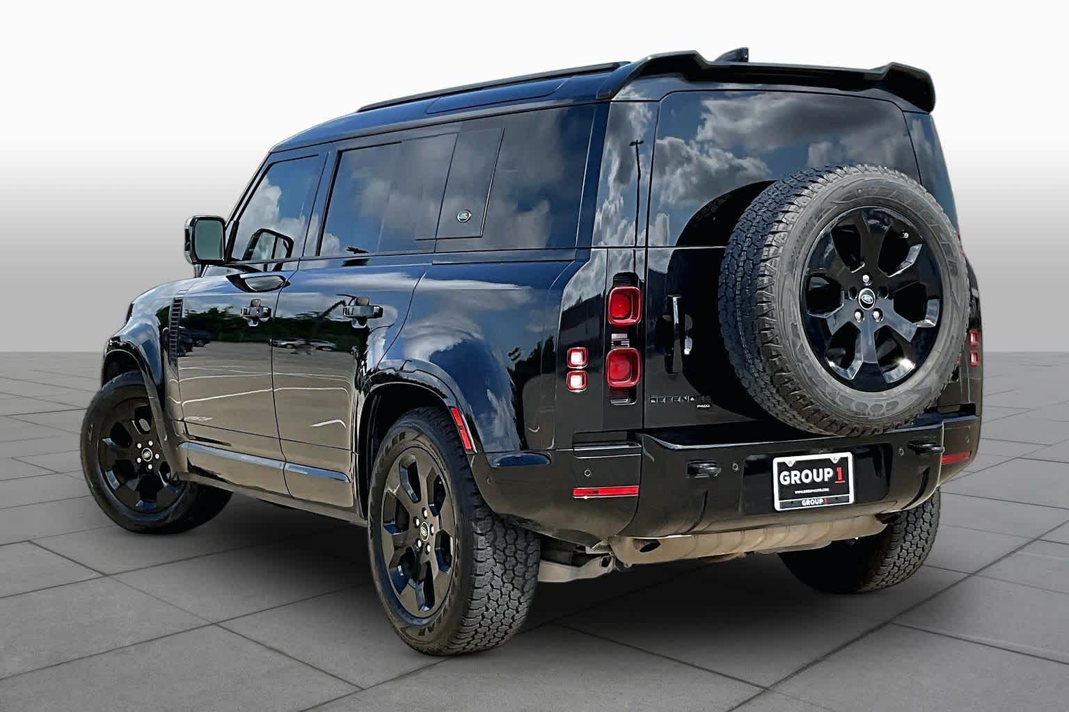 2022 Land Rover Defender X-Dynamic SE - 11
