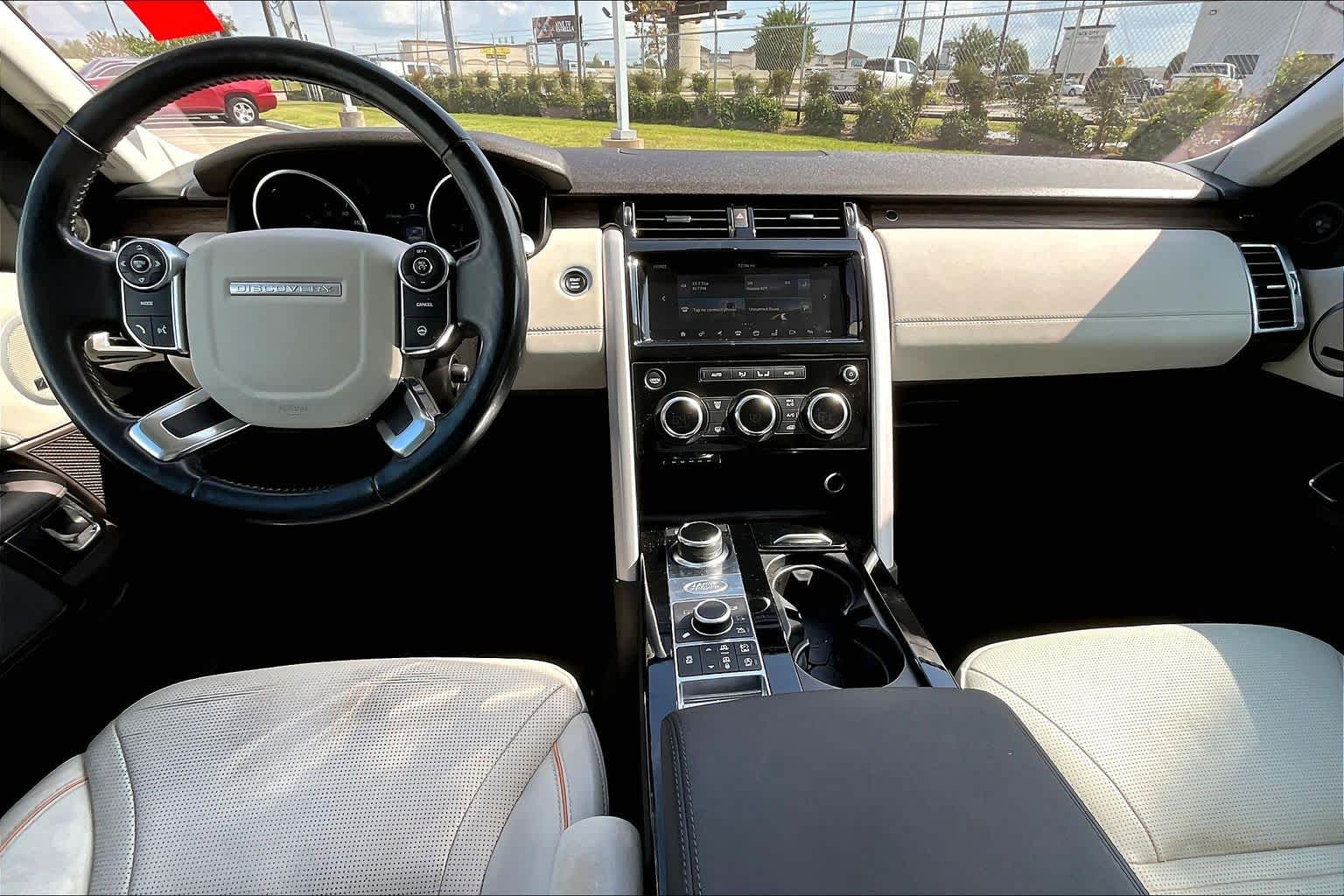 2017 Land Rover Discovery HSE Fuji White at Texan GMC Buick