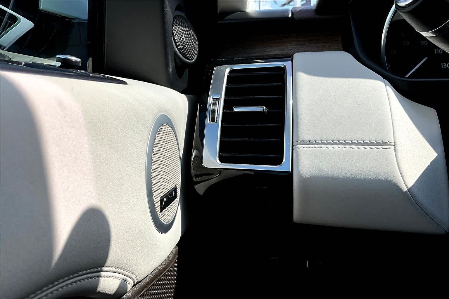 2017 Land Rover Discovery HSE Fuji White at Texan GMC Buick