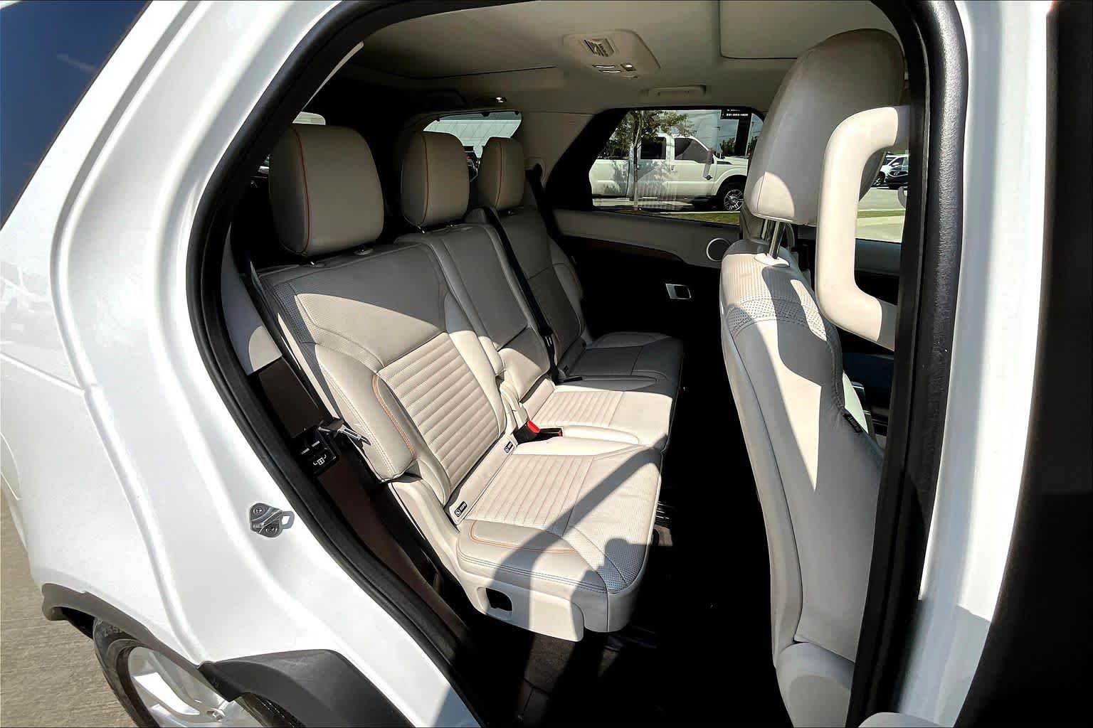 2017 Land Rover Discovery HSE Fuji White at Texan GMC Buick