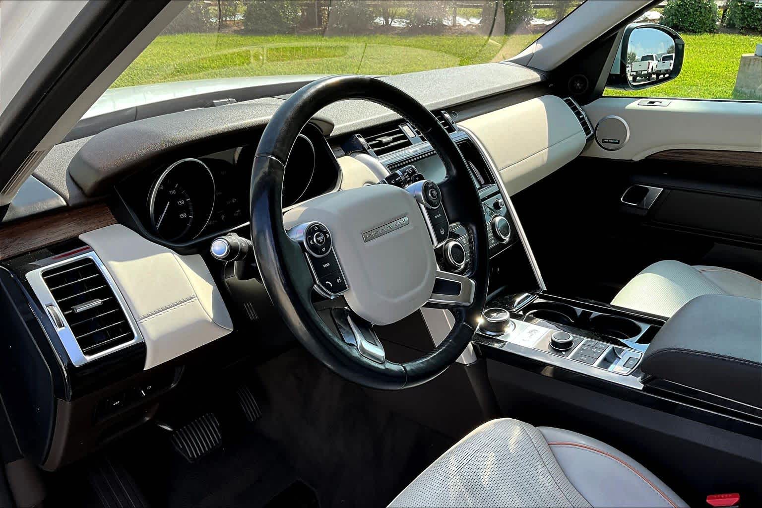 2017 Land Rover Discovery HSE Fuji White at Texan GMC Buick