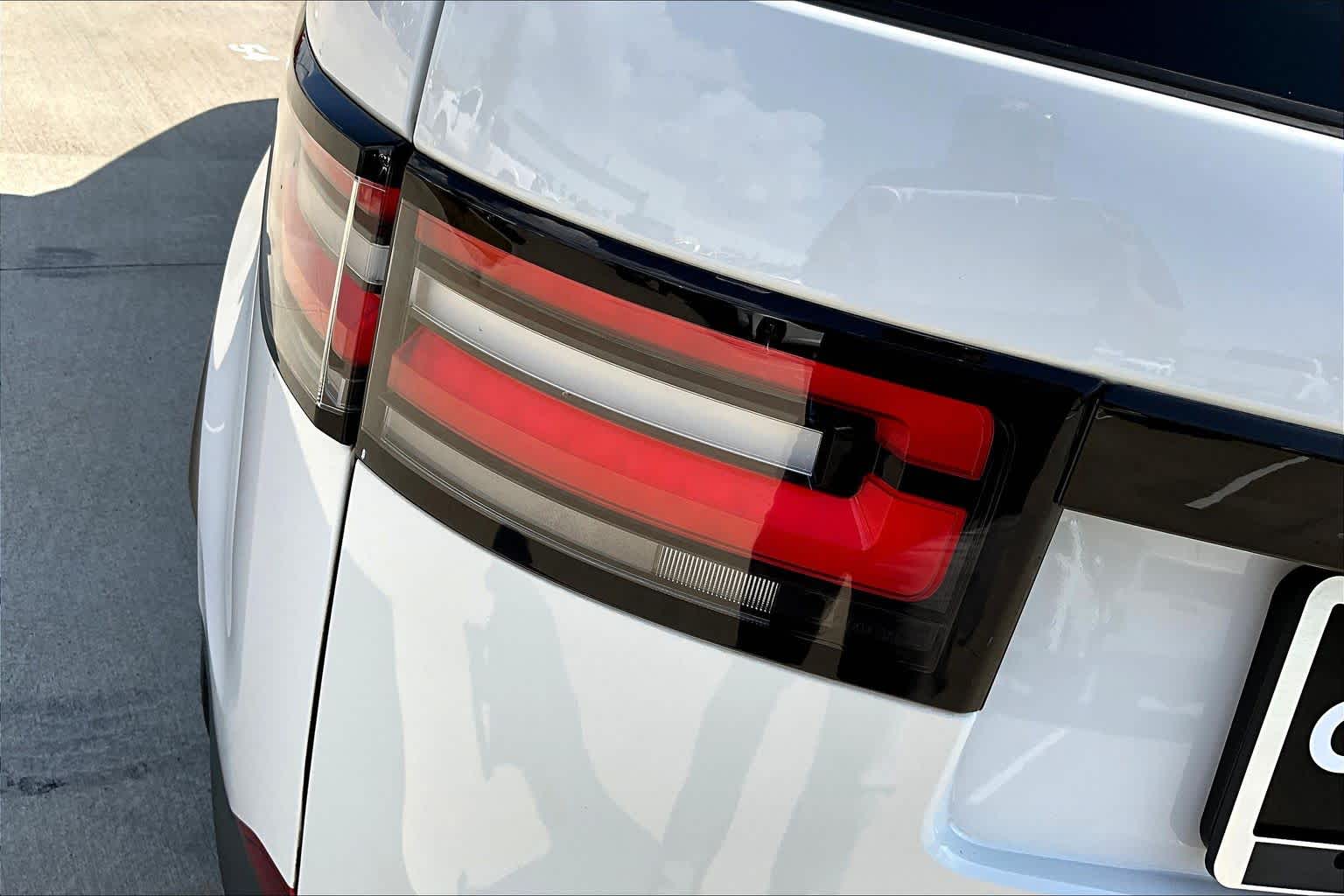 2017 Land Rover Discovery HSE Fuji White at Texan GMC Buick