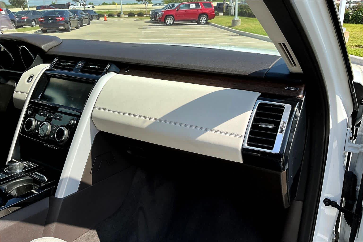 2017 Land Rover Discovery HSE Fuji White at Texan GMC Buick