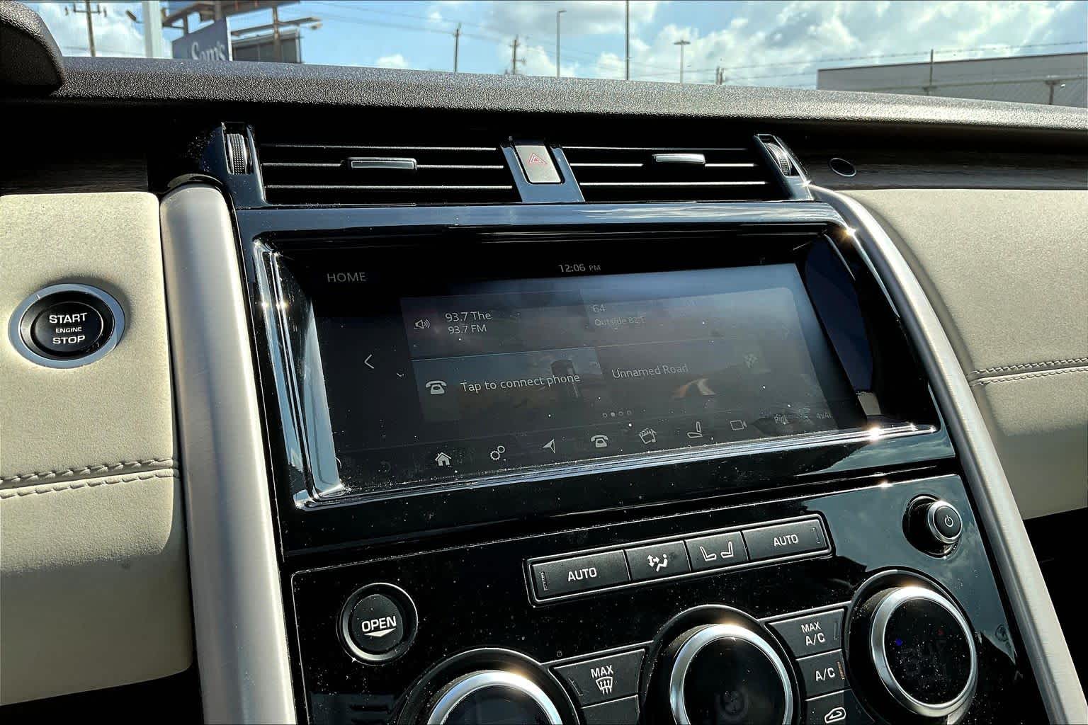 2017 Land Rover Discovery HSE Fuji White at Texan GMC Buick