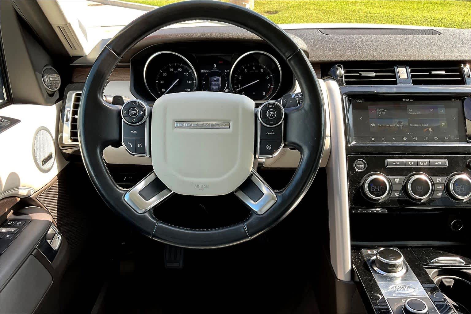 2017 Land Rover Discovery HSE Fuji White at Texan GMC Buick