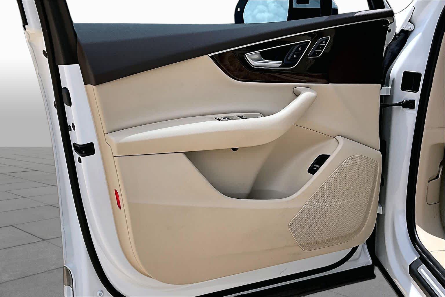 2017 Audi Q7 Premium Plus Glacier White Metallic at Lexus of Clear Lake