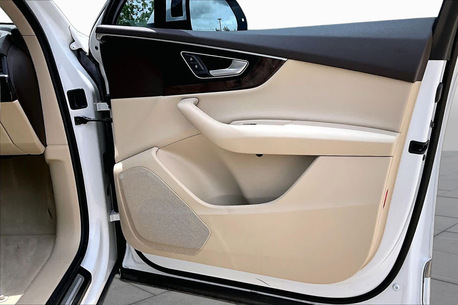 2017 Audi Q7 Premium Plus Glacier White Metallic at Lexus of Clear Lake