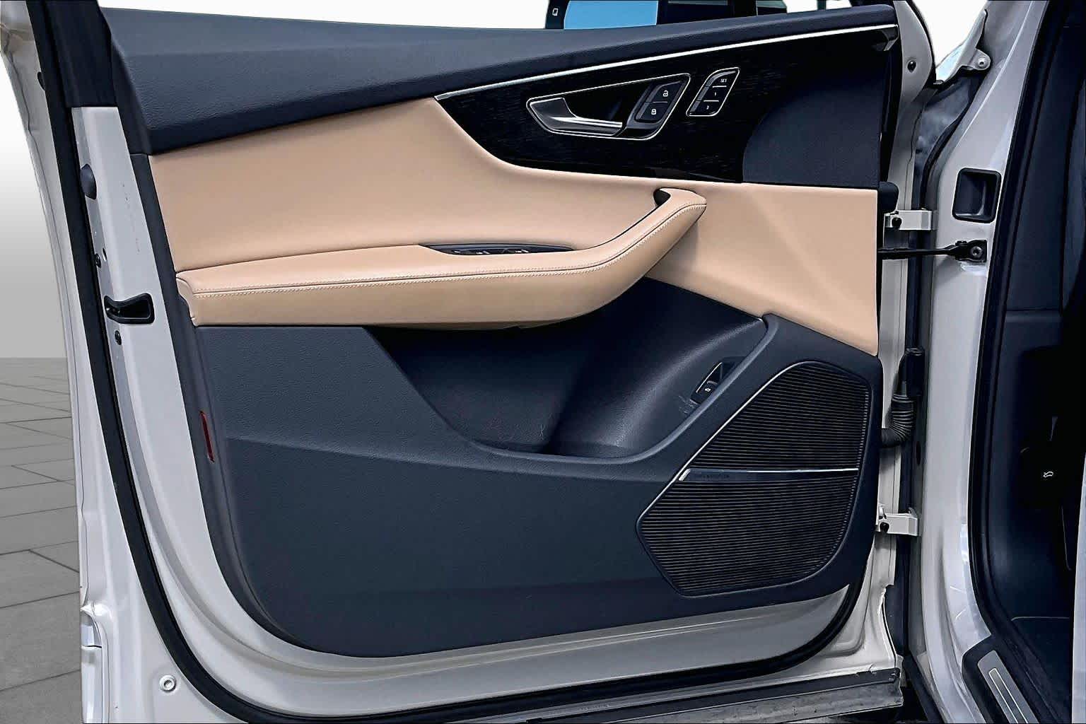 2022 Audi Q7 photo 22 of 37