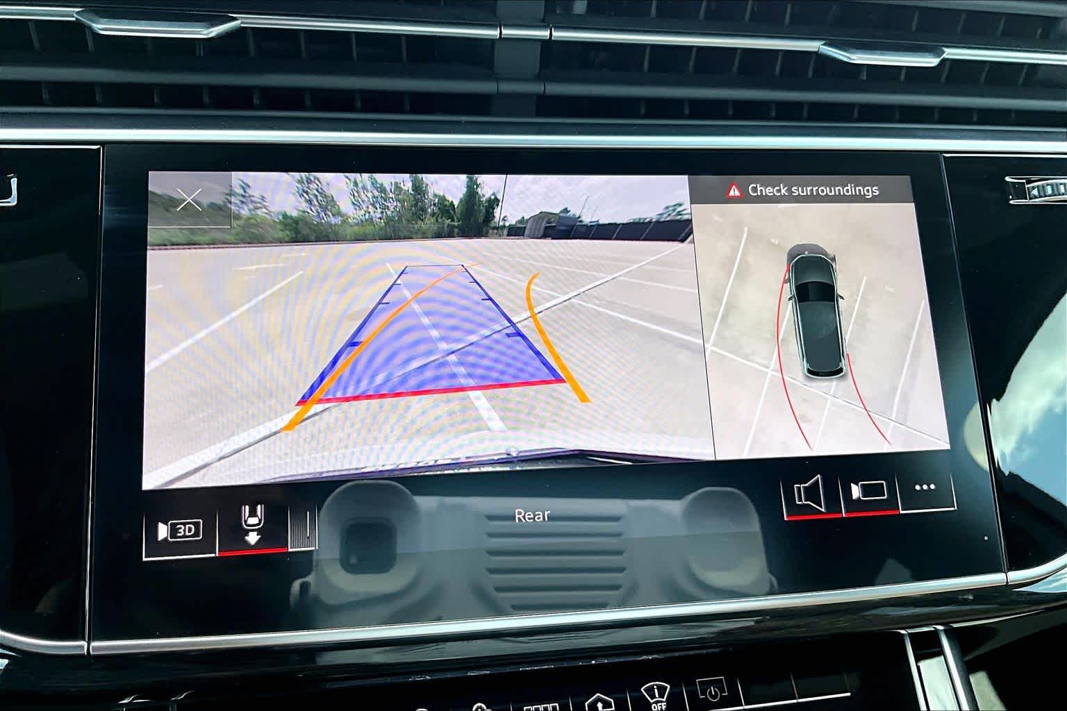 2022 Audi Q7 photo 27 of 37