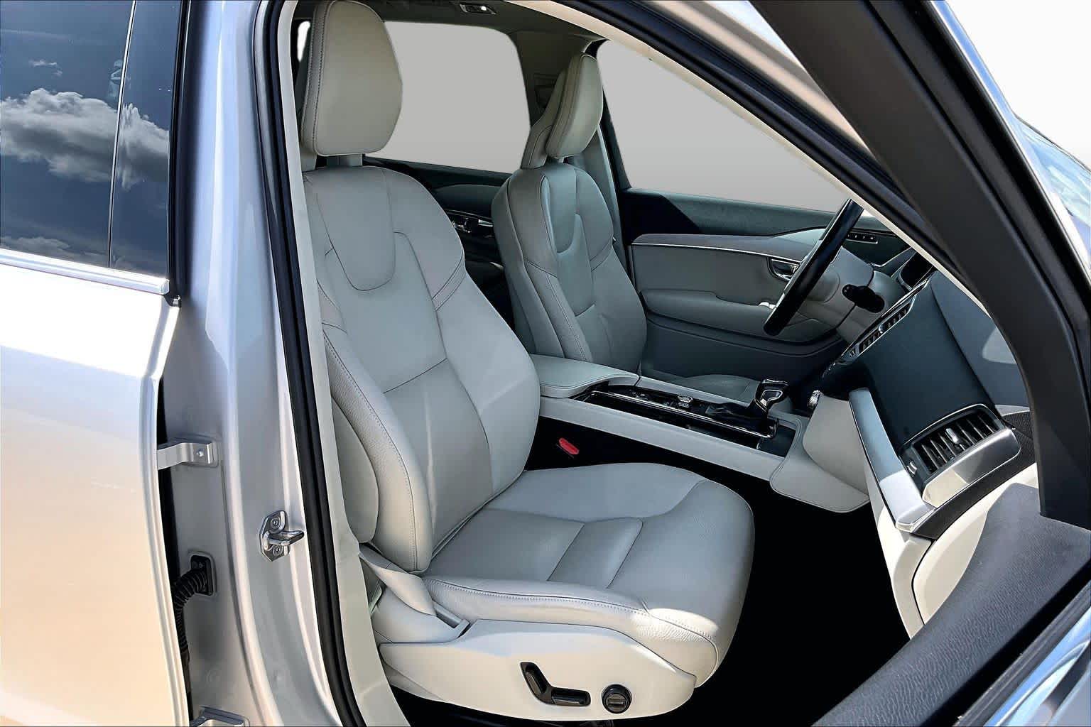 2021 Volvo XC90 Momentum Bright Silver Metallic at Sterling McCall Nissan
