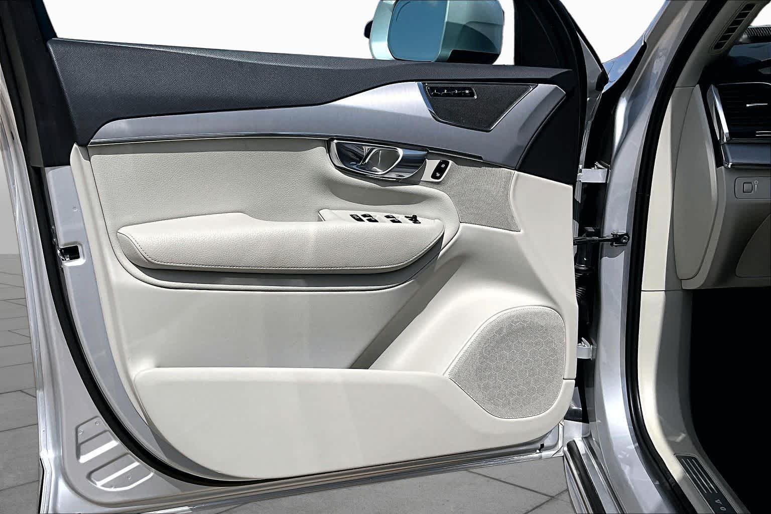 2021 Volvo XC90 Momentum Bright Silver Metallic at Sterling McCall Nissan