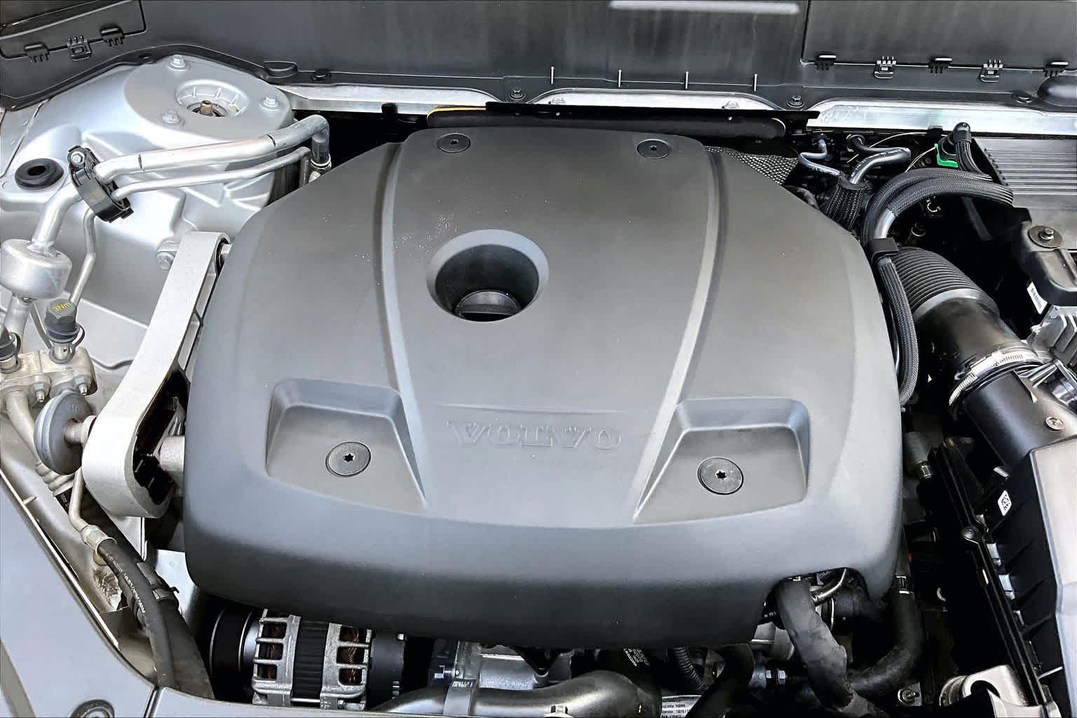 2021 Volvo XC90 Momentum Bright Silver Metallic at Sterling McCall Nissan