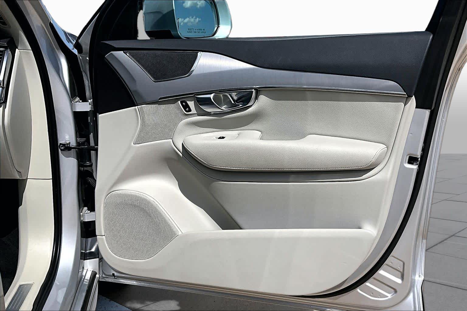 2021 Volvo XC90 Momentum Bright Silver Metallic at Sterling McCall Nissan