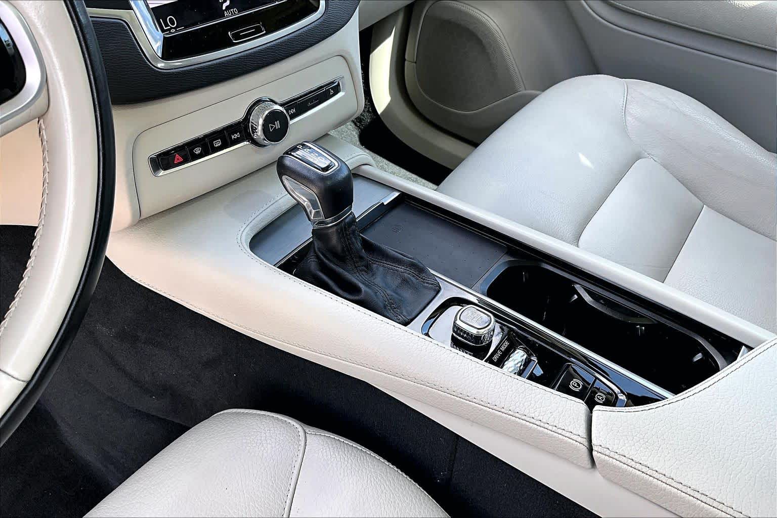 2021 Volvo XC90 Momentum Bright Silver Metallic at Sterling McCall Nissan