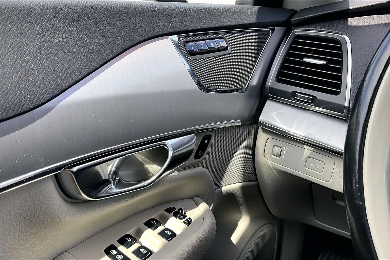 2021 Volvo XC90 Momentum Bright Silver Metallic at Sterling McCall Nissan